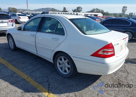 2003 Mercedes-Benz C 240 z USA, uszkodzony, nr VIN WDBRF61J93F300314